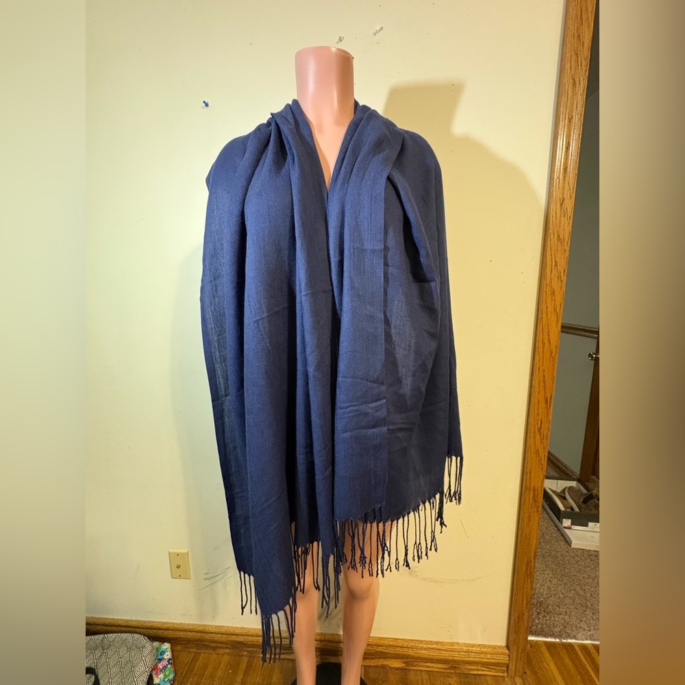 Scarf Shawl Wrap women’s Blue Large size w/tassels soft approximately 27 X 34